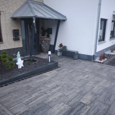 Fertiggestellte, hochbelastbare Hofeinfahrt in Aachen nach der Sanierung durch Markus Lillot.