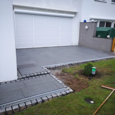 Fertiggestellte Keramikterrasse – ein modernes Wohnerlebnis im Freien, realisiert in der Region Aachen